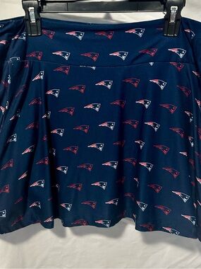 NFL Patriots women’s skort in Navy with Red & White Logo Print
